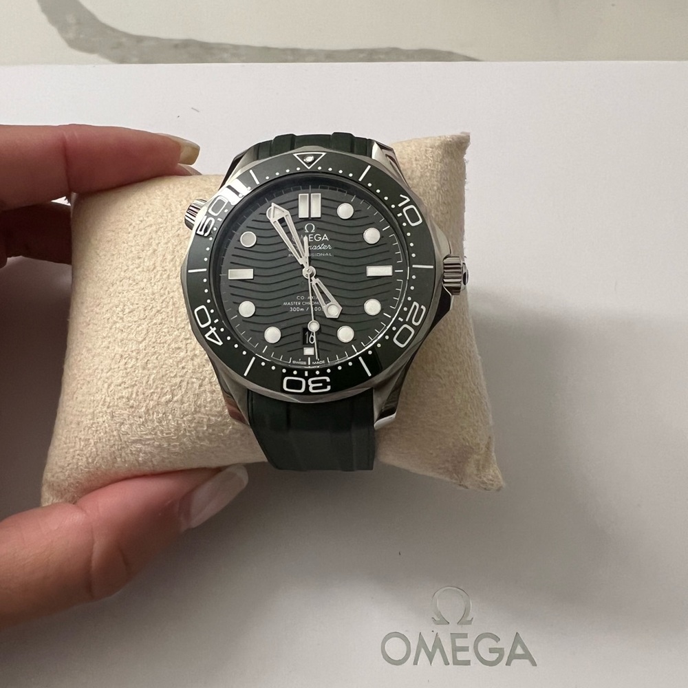 Beautiful and brand new coveted Omega G SeamDiver 42 ss green - Picture 6 of 14